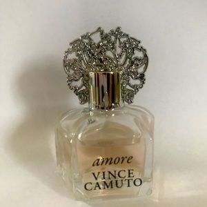 Vince Camuto Amore